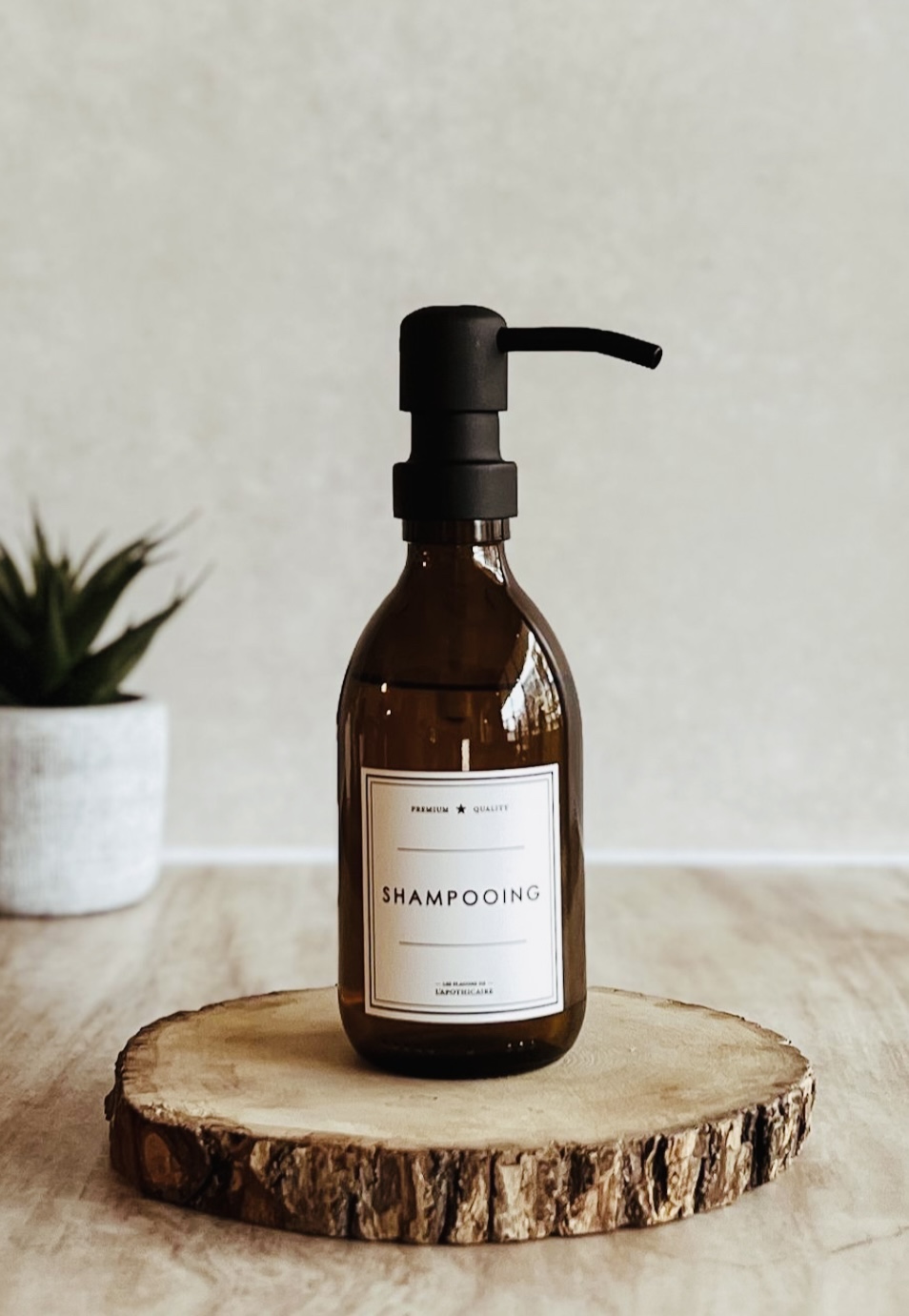 flacons de l'apothicaire pour stocker du shampoing dans un contenant en verre couleur ambre contenance 250 ml